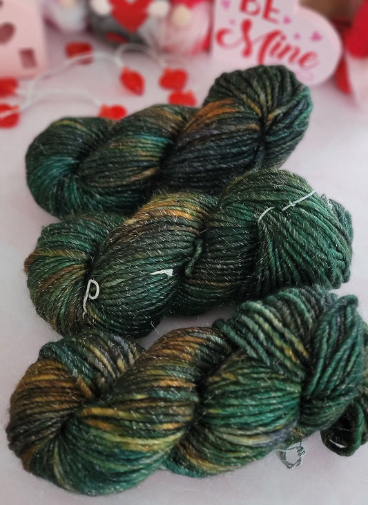 OOAK Green SBL130 SHIMMER (lite super bulky) / Ready to Ship