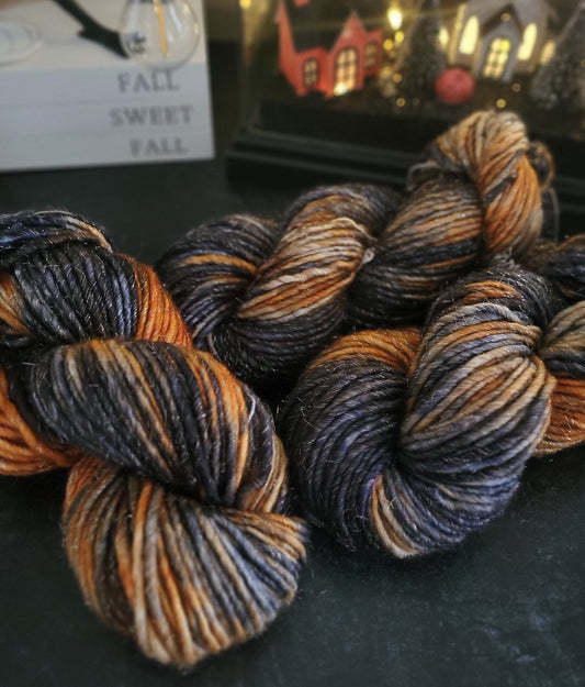 Raven's Moonlight SBL130 SHIMMER (lite super bulky) / Ready to Ship